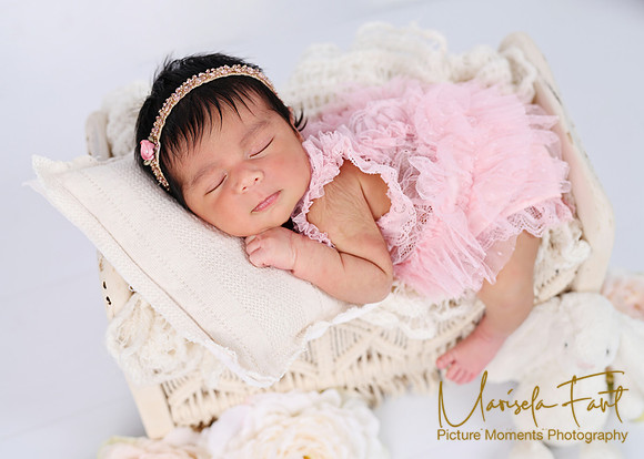 Picture Moments Photography | Marisela Fant | Newborn Gallery