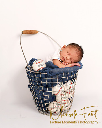 Picture Moments Photography | Marisela Fant | Newborn Gallery