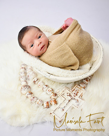 Picture Moments Photography | Marisela Fant | Newborn Gallery