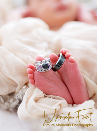 Picture Moments Photography | Marisela Fant | Newborn Gallery
