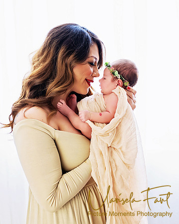 Picture Moments Photography | Marisela Fant | Newborn Gallery