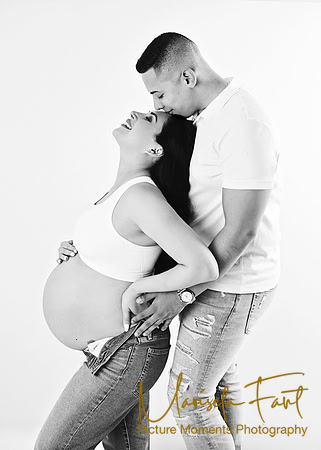 Black and White maternity Picture Moments Photography | Marisela Fant | Maternity Gallery