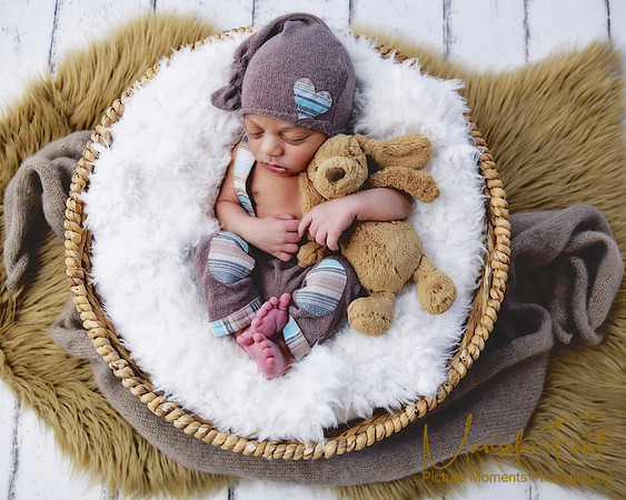 Picture Moments Photography | Marisela Fant | Newborn Gallery