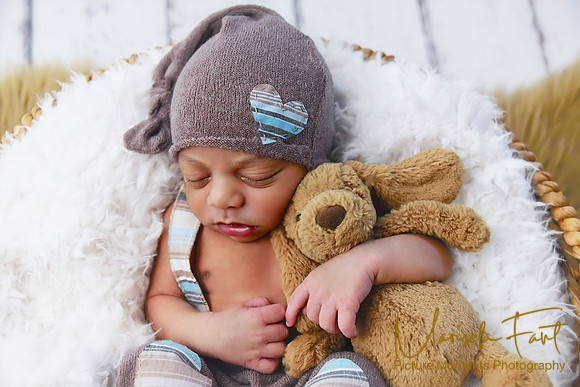 Picture Moments Photography | Marisela Fant | Newborn Gallery