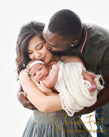 Picture Moments Photography | Marisela Fant | Newborn Gallery