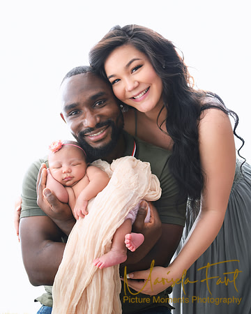 Picture Moments Photography | Marisela Fant | Newborn Gallery