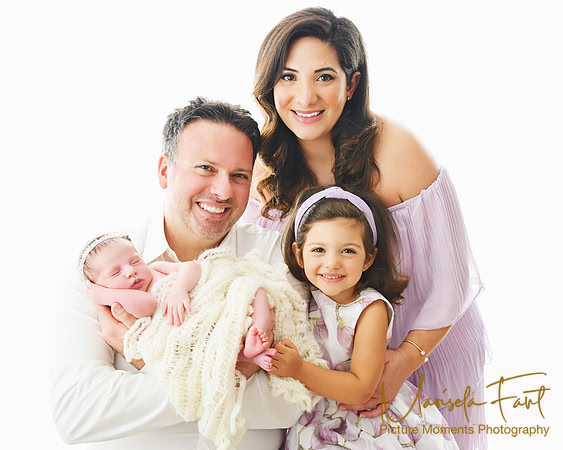 Picture Moments Photography | Marisela Fant | Newborn Gallery