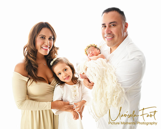 Picture Moments Photography | Marisela Fant | Newborn Gallery