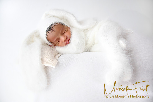 Picture Moments Photography | Marisela Fant | Newborn Gallery