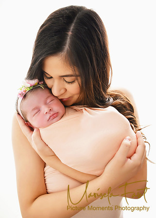 Picture Moments Photography | Marisela Fant | Newborn Gallery